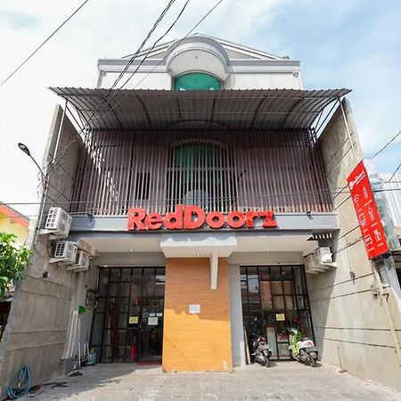 Reddoorz @ Manukan Сурабая Екстериор снимка