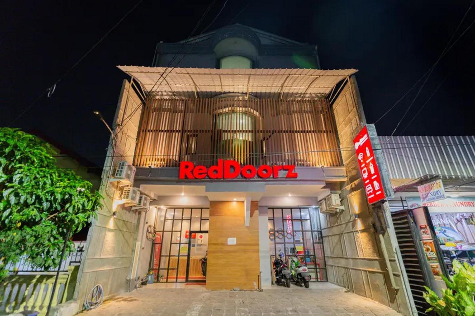 Reddoorz @ Manukan Сурабая Екстериор снимка