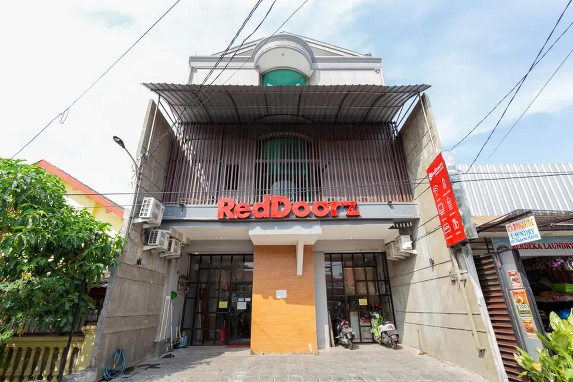 Reddoorz @ Manukan Сурабая Екстериор снимка